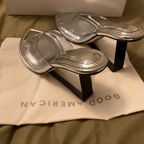 Good American Cinderella clear wedge sandal
Size 6 - Picture 5 of 8